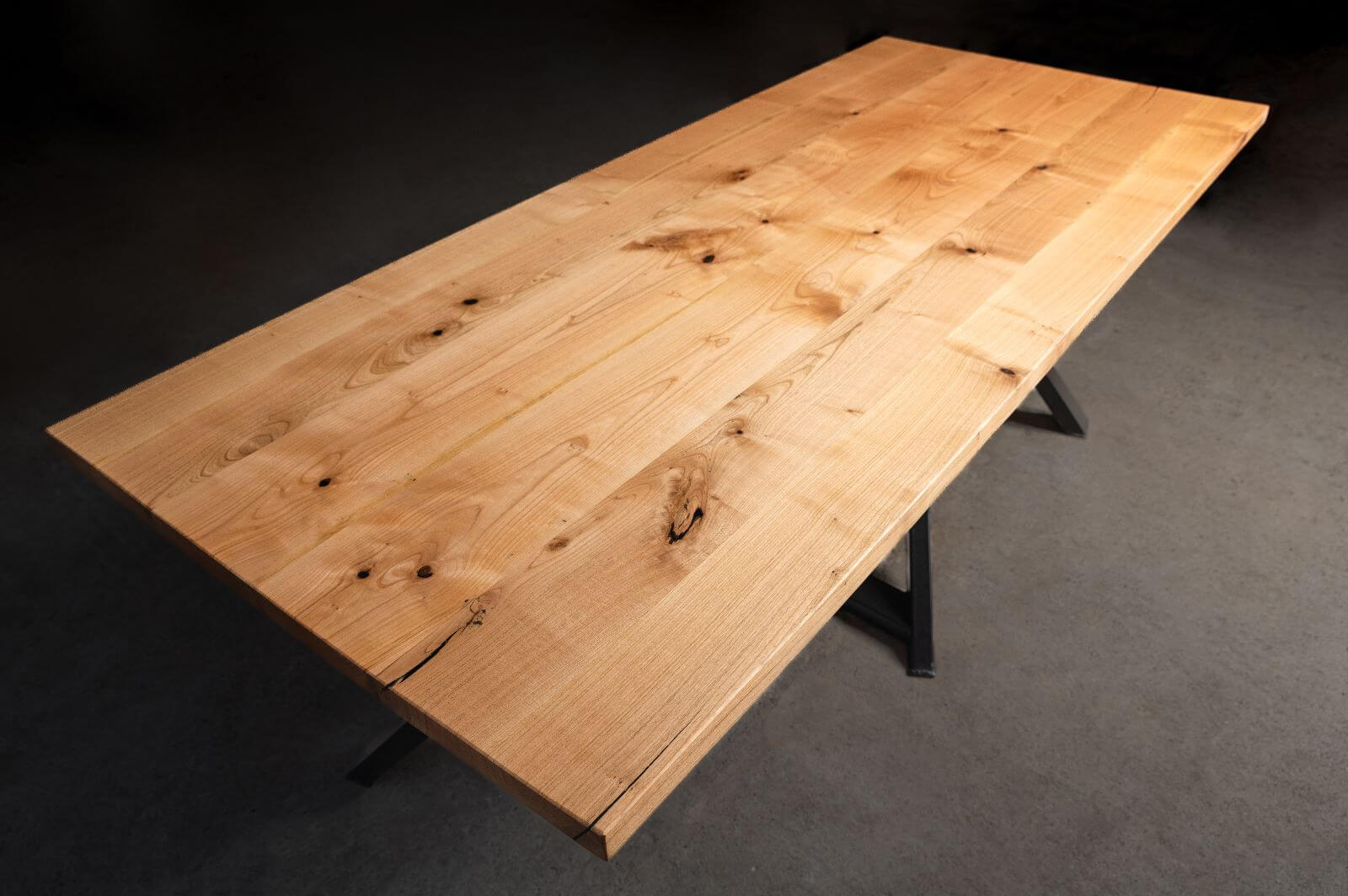 Masa din lemn de cires