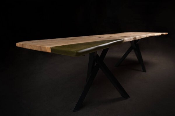 Masă din lemn masiv de plop cu rășină epoxidică