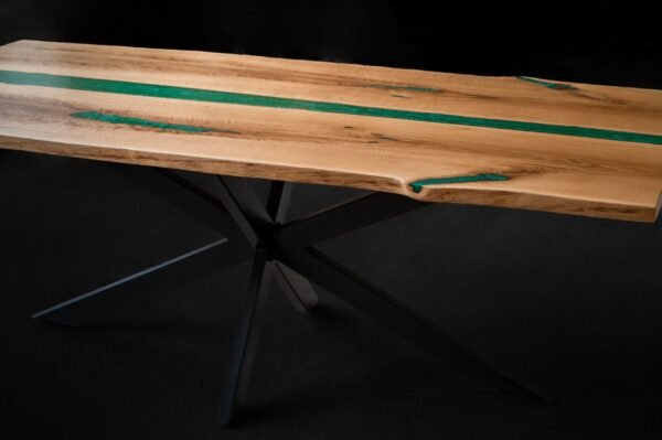 Masă din lemn masiv de stejar cu rășină verde