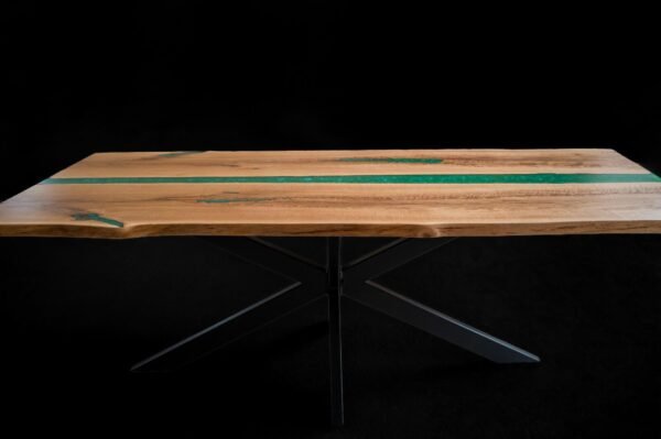 Masă din lemn masiv de stejar cu rășină verde