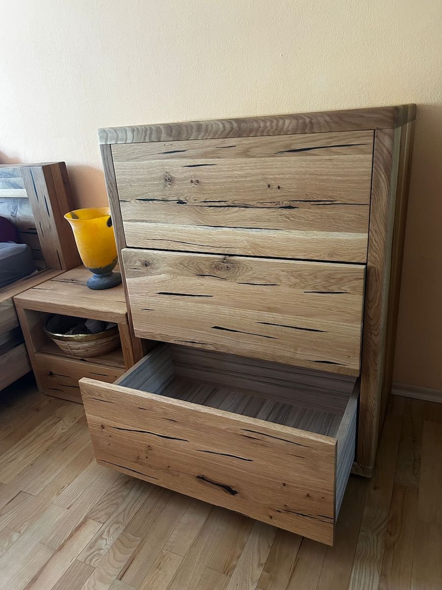 Comode din lemn masiv