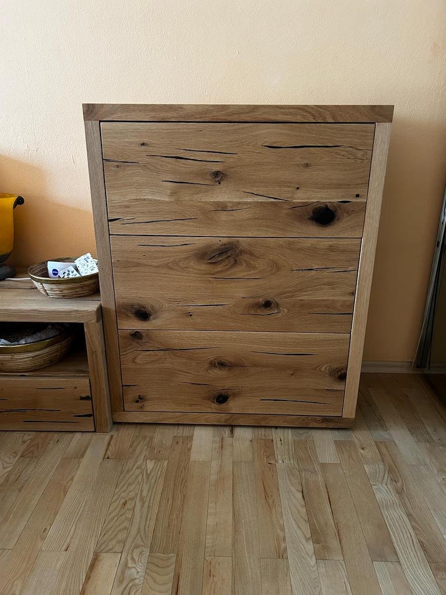Comode din lemn masiv