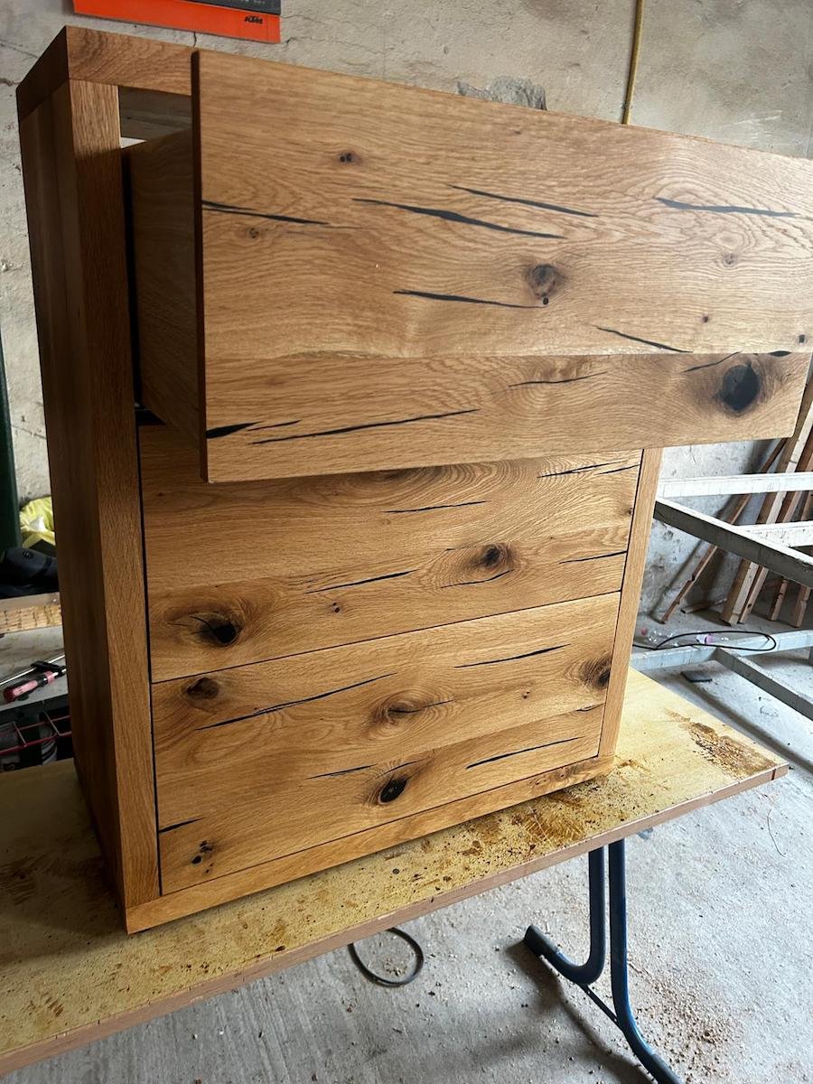 Comode din lemn masiv