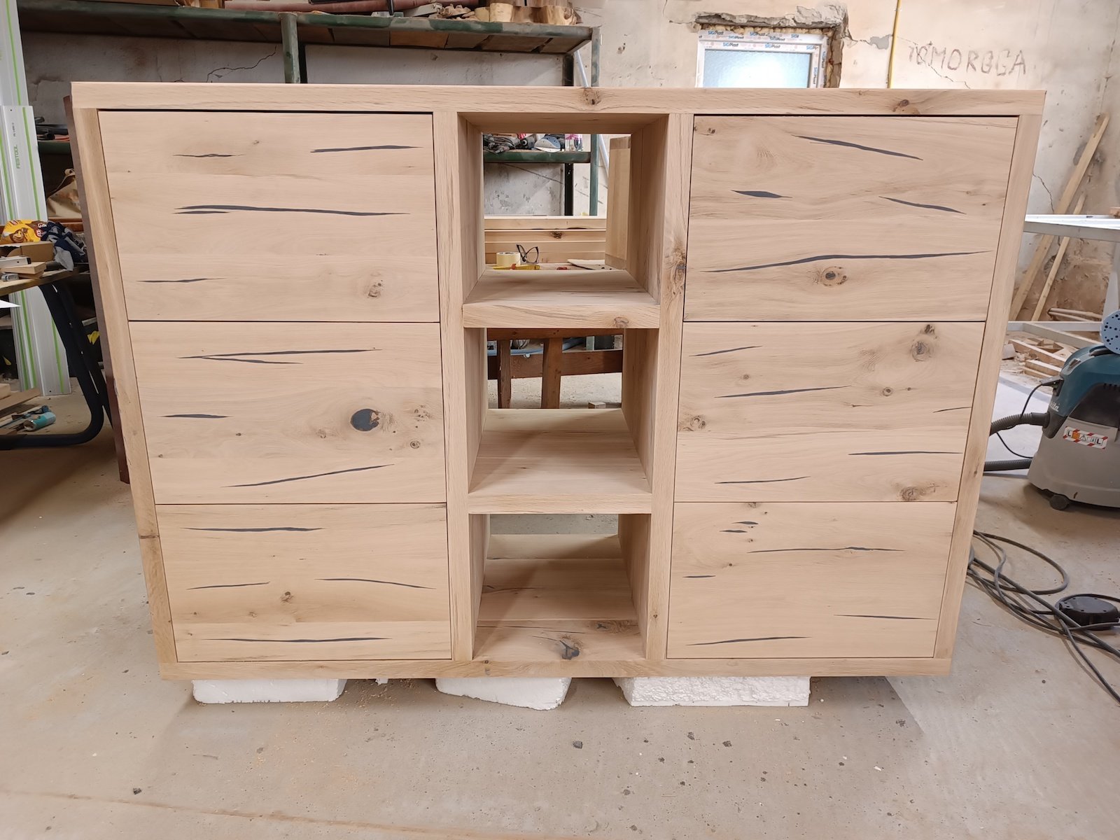 Comode din lemn masiv