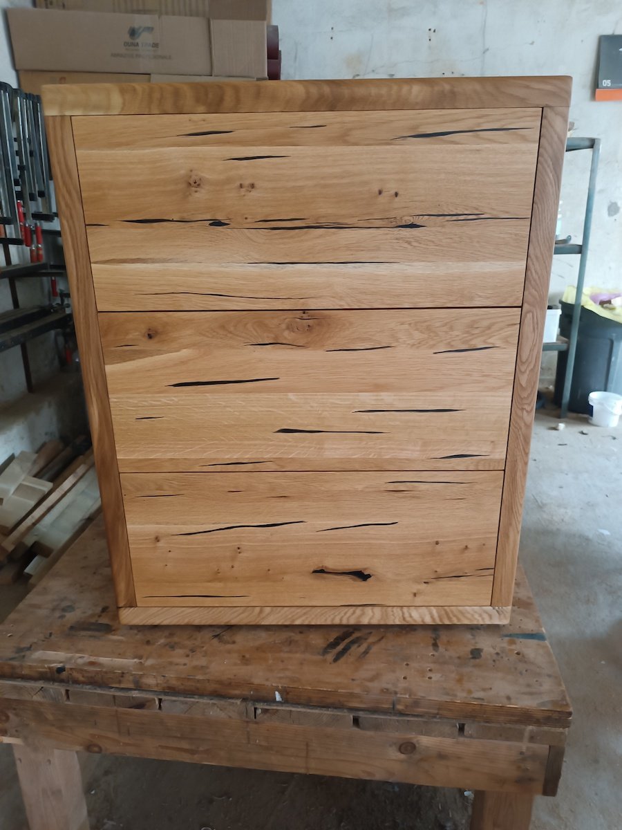 Comode din lemn masiv