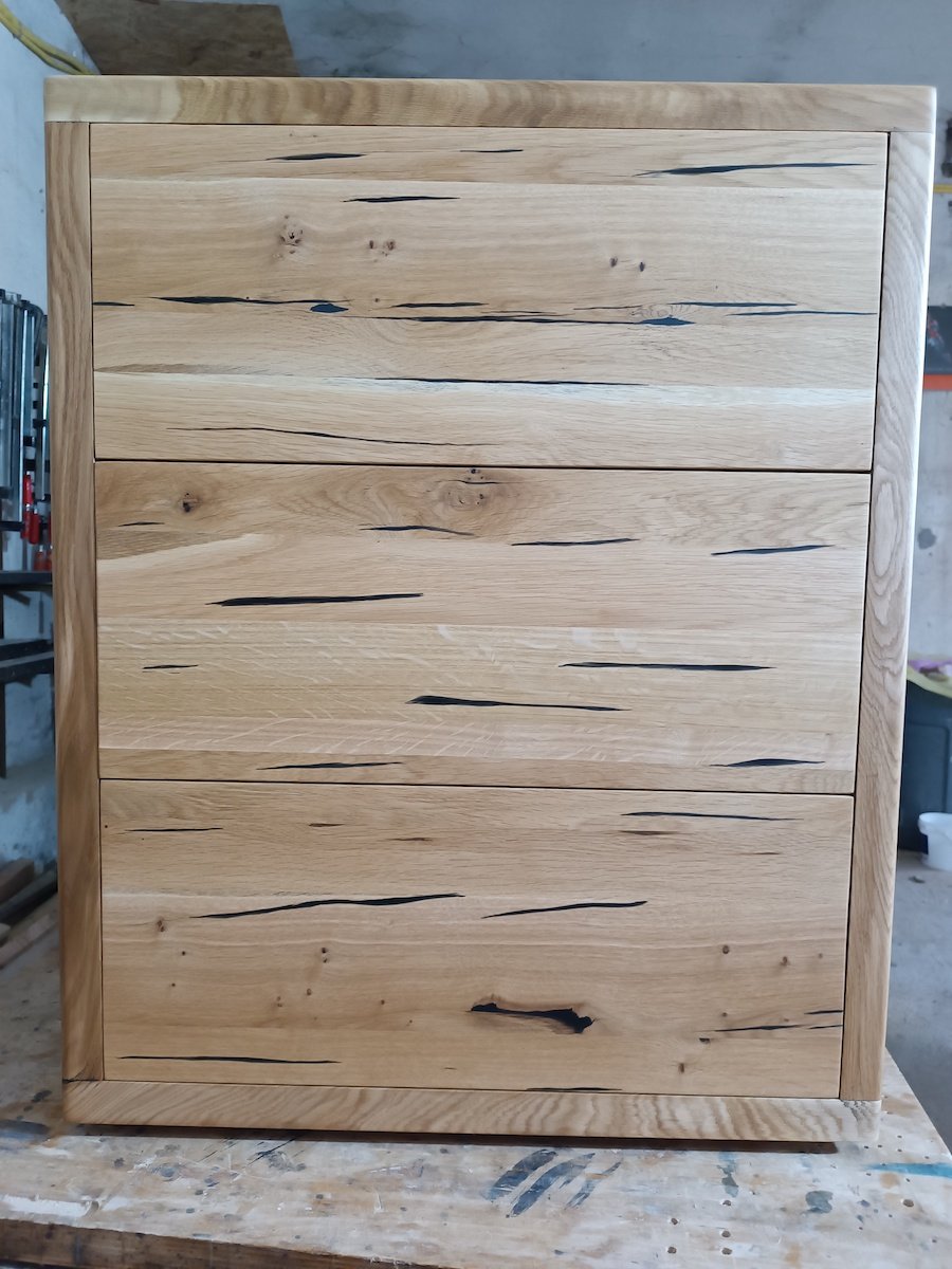 Comode din lemn masiv