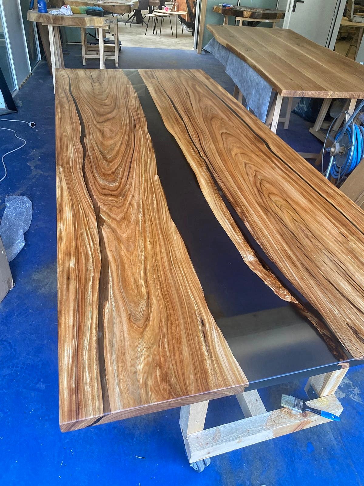 masa dn lemn masiv cu rasina