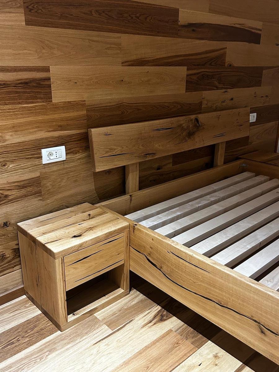 Noptiere din lemn masiv