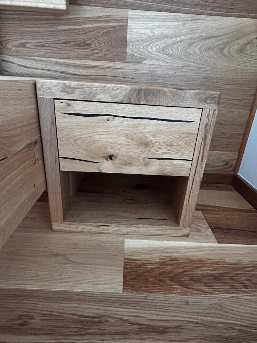 Noptiere din lemn masiv