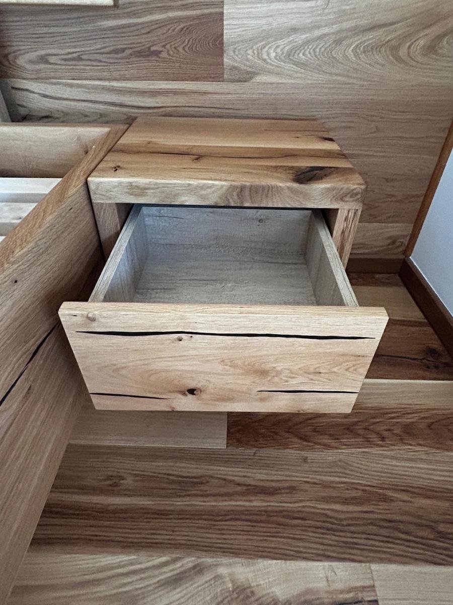 Noptiere din lemn masiv