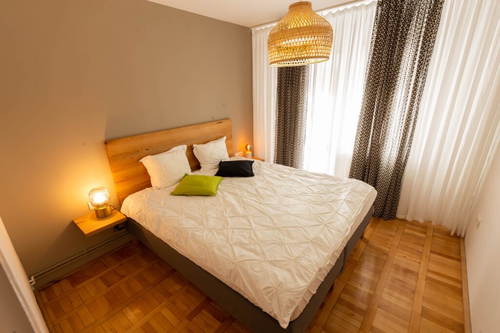 Paturi din lemn masiv