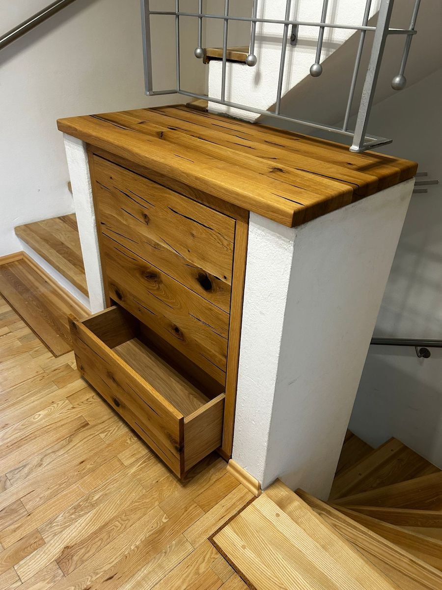 Comode din lemn masiv