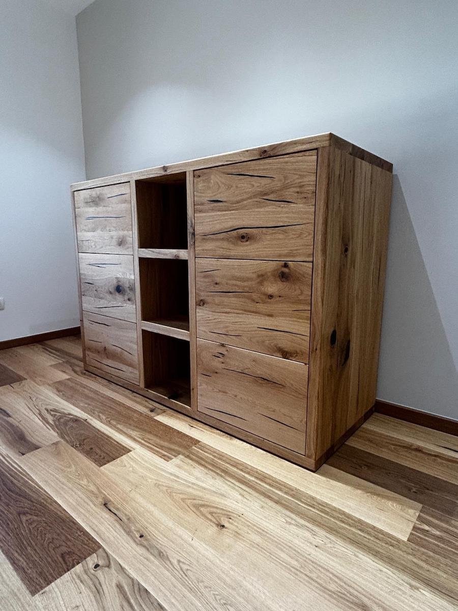 Comode din lemn masiv