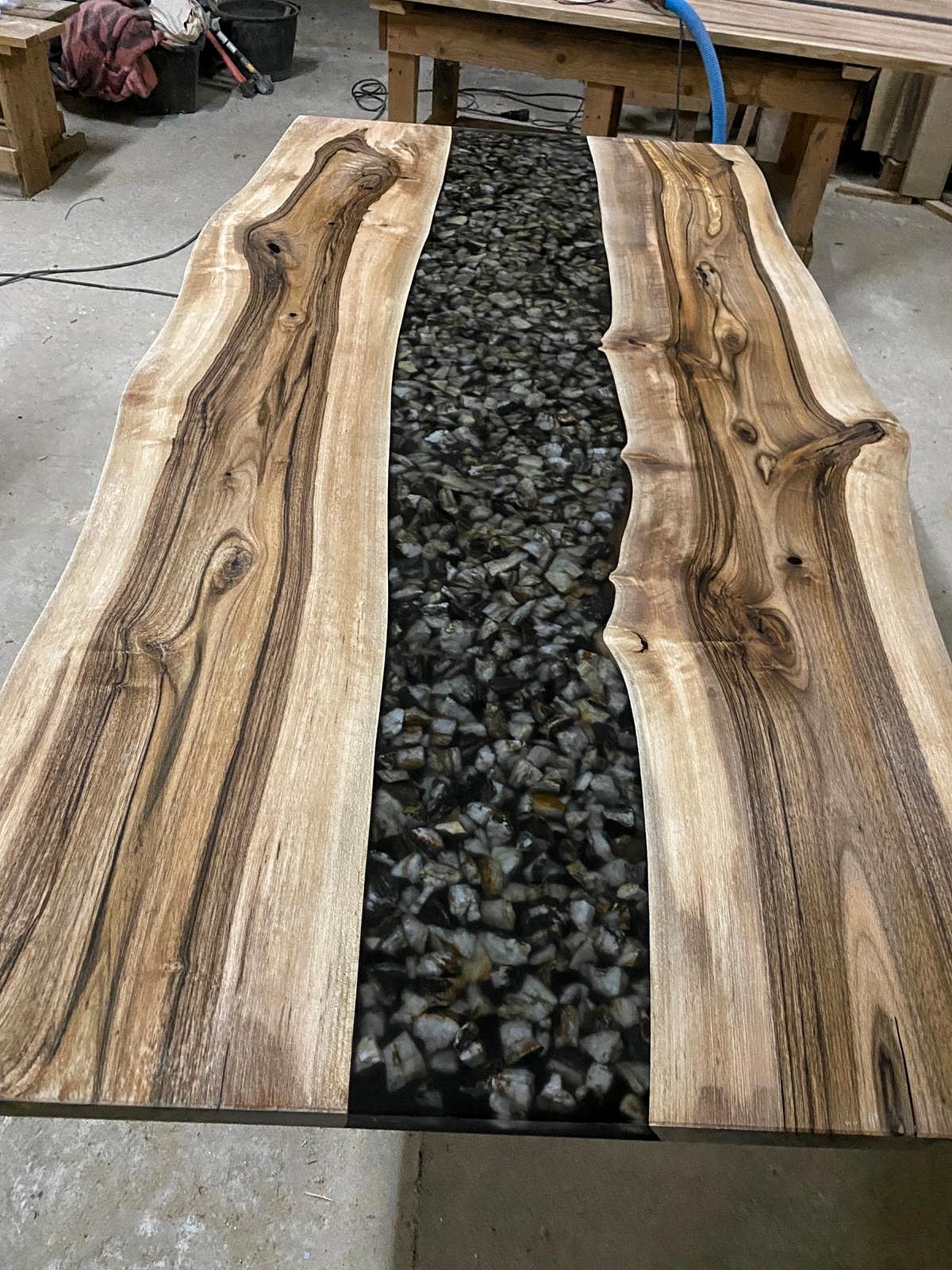 masa dn lemn masiv cu rasina