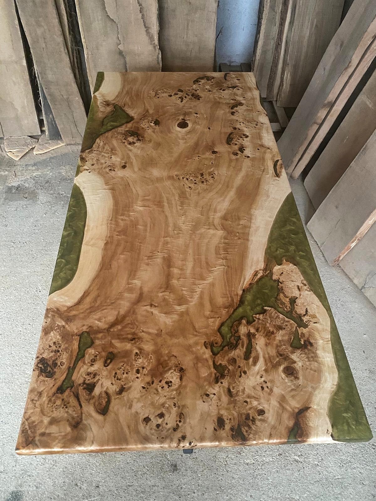 masa dn lemn masiv cu rasina