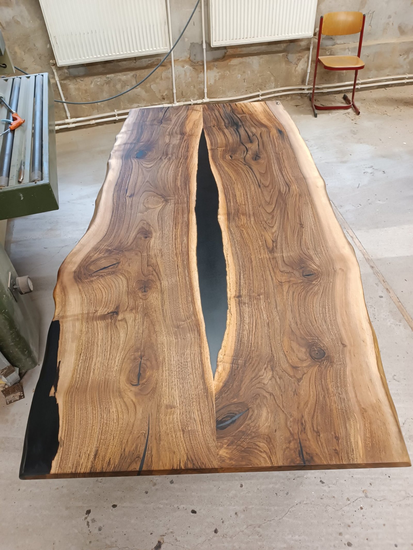 masa dn lemn masiv cu rasina