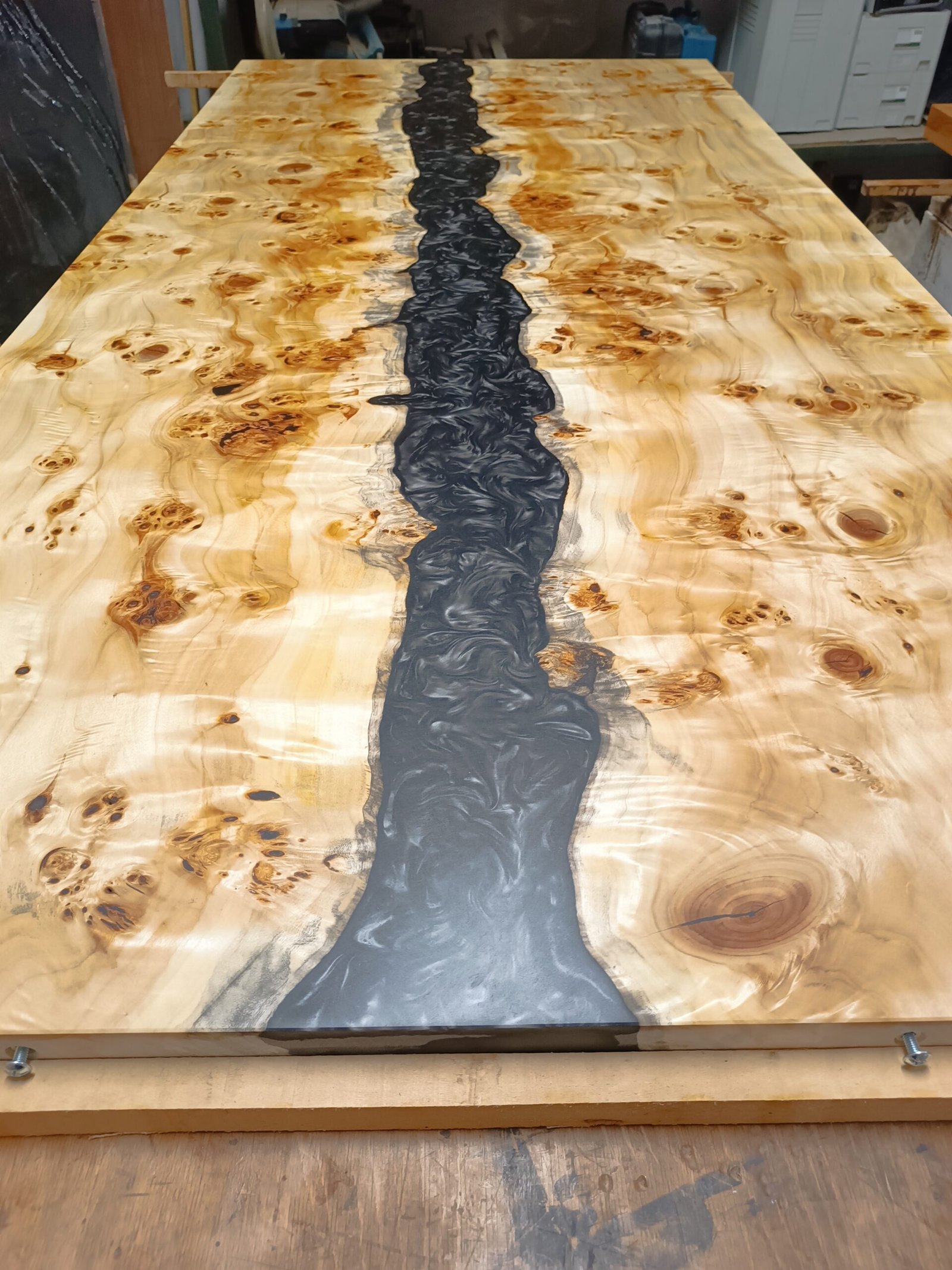 masa dn lemn masiv cu rasina