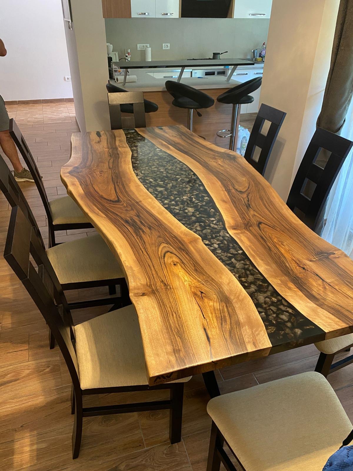 masa dn lemn masiv cu rasina