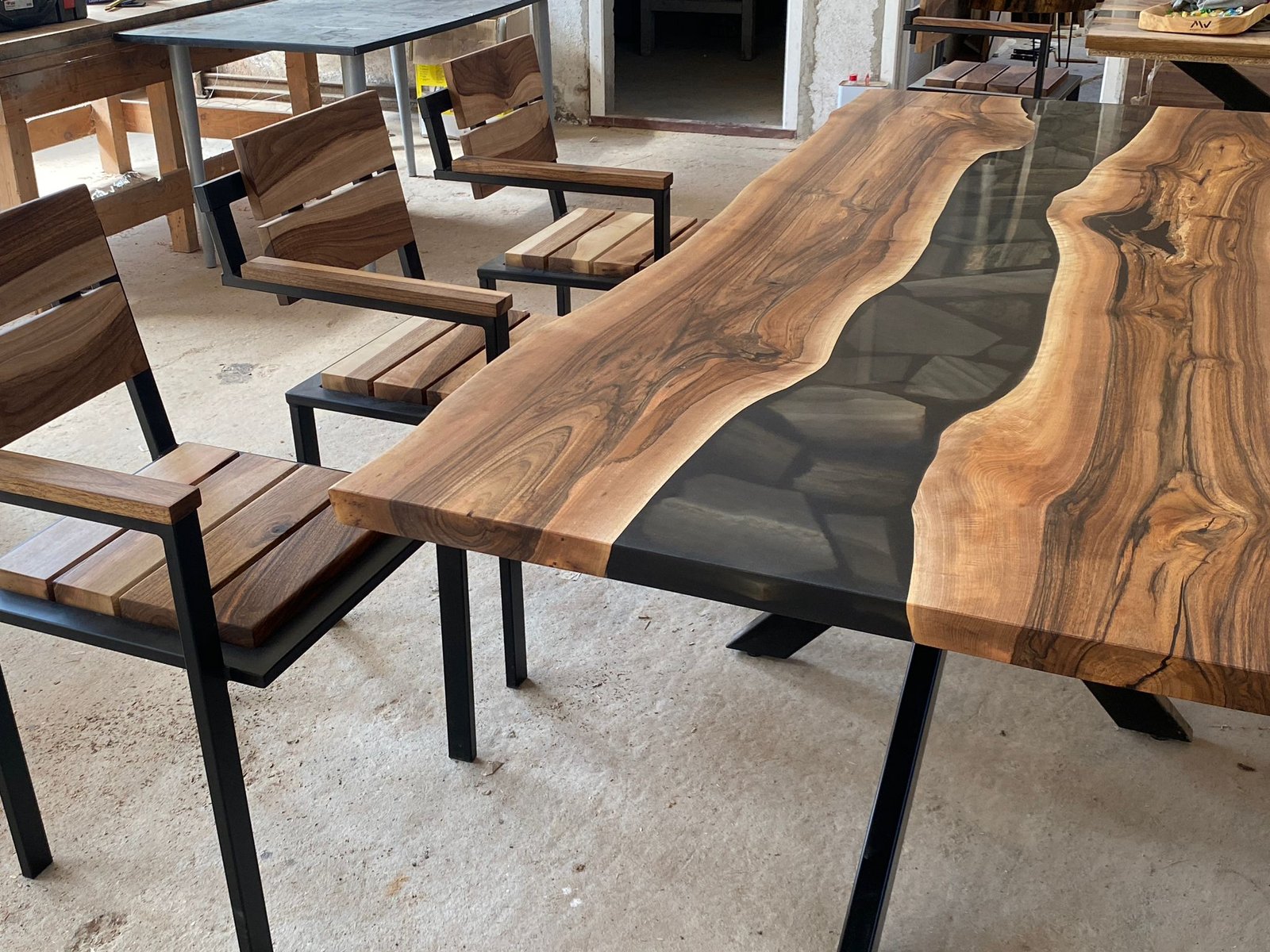 masa dn lemn masiv cu rasina