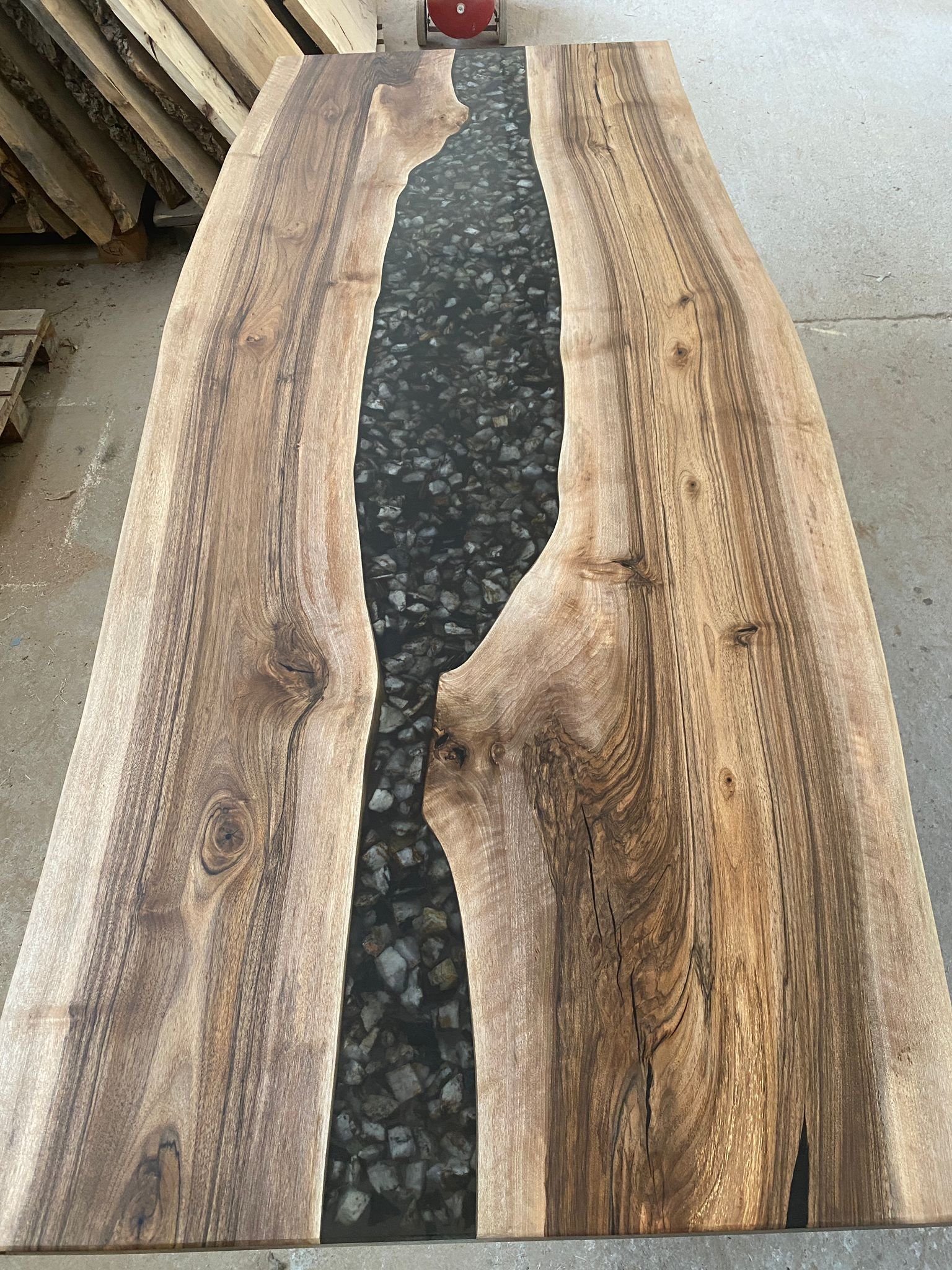 masa dn lemn masiv cu rasina