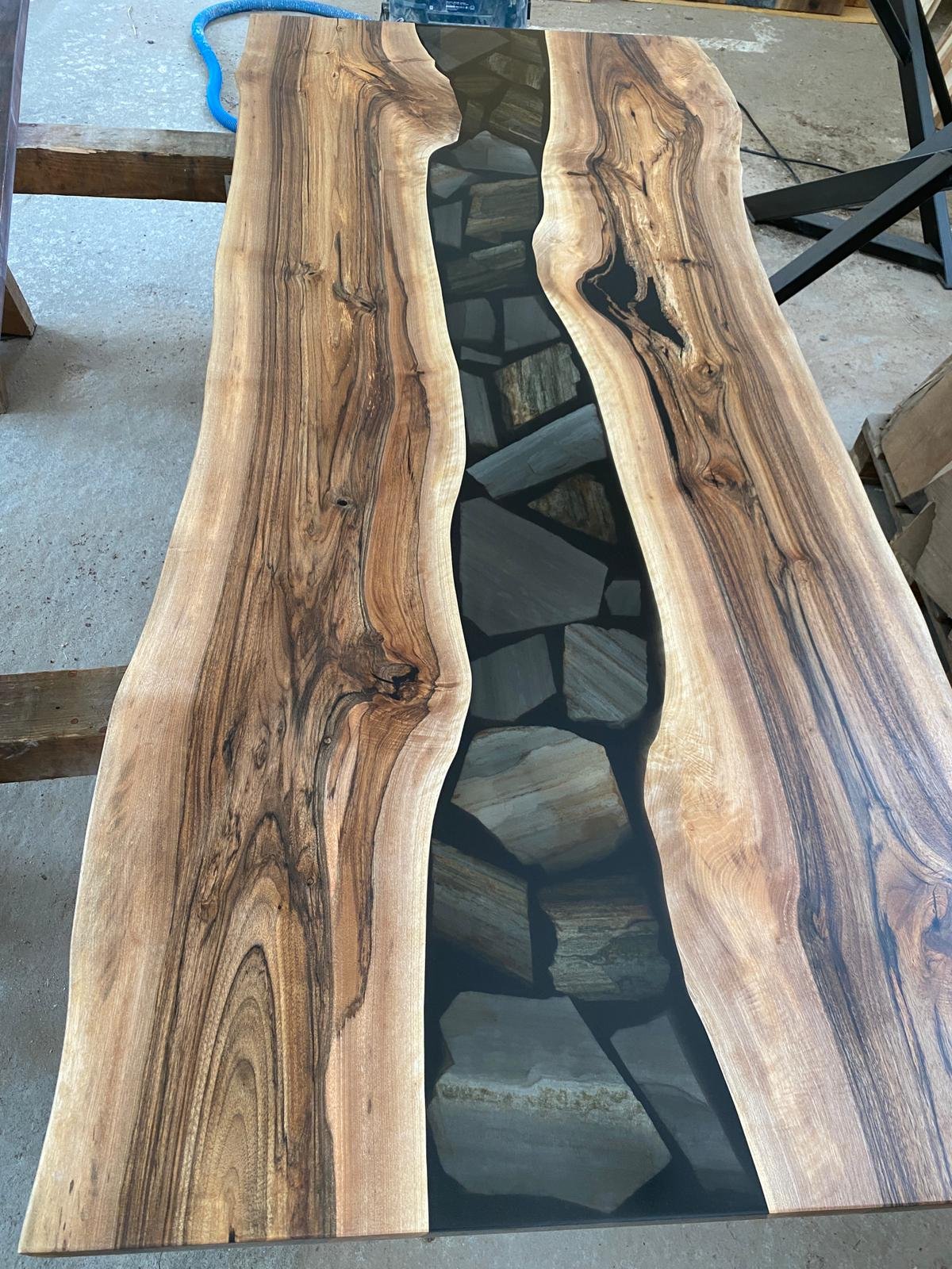 masa dn lemn masiv cu rasina