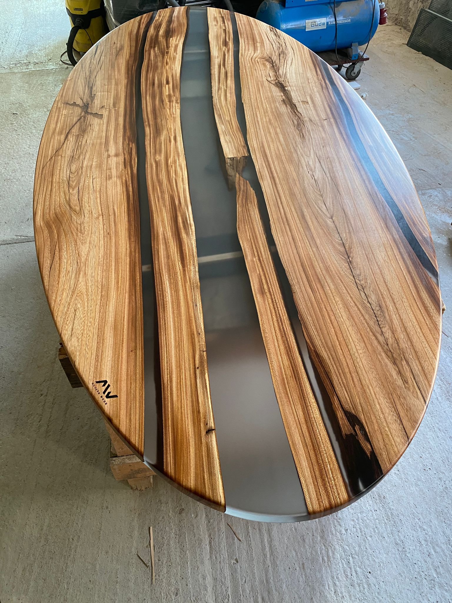 masa dn lemn masiv cu rasina