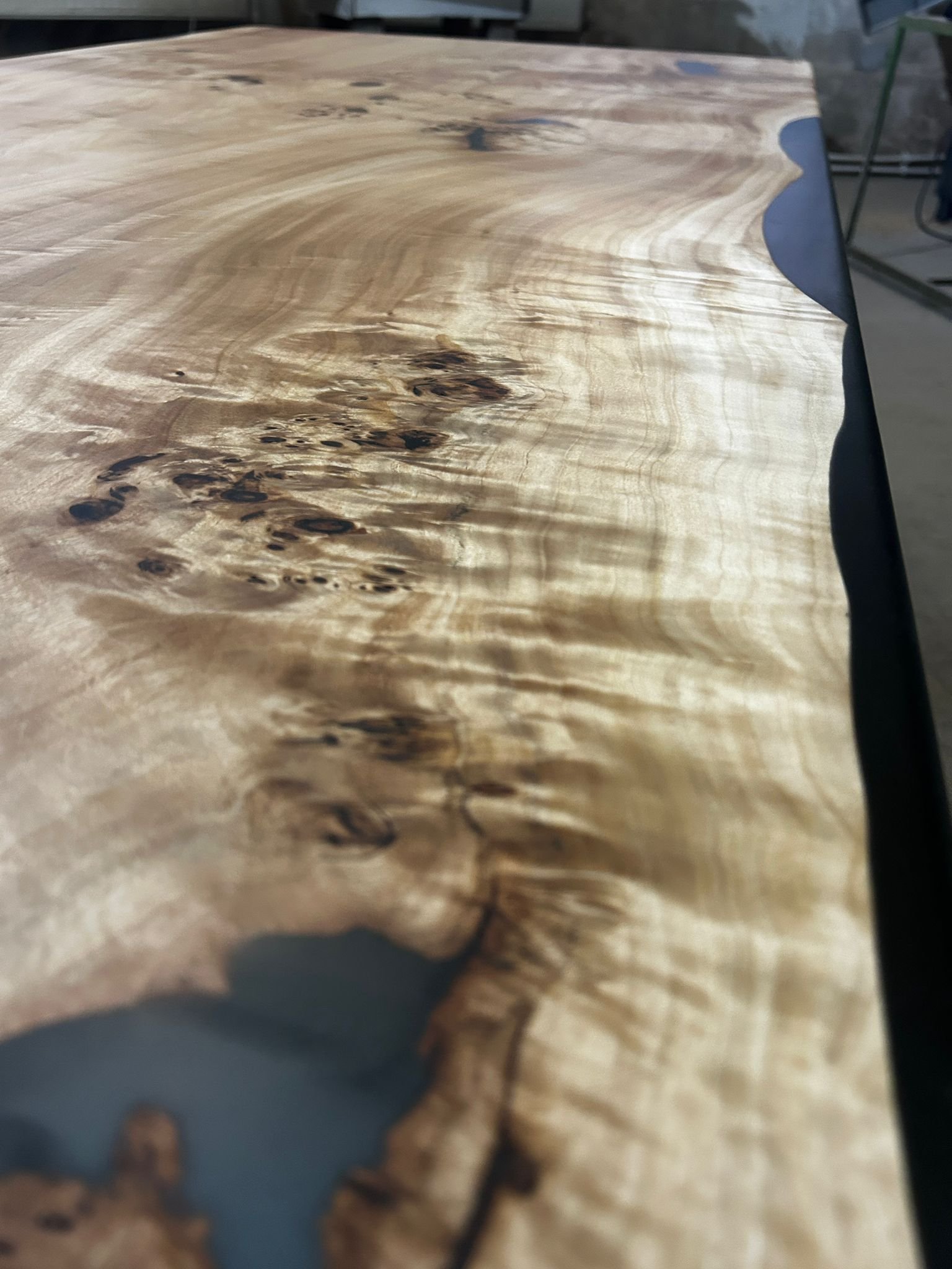 masa dn lemn masiv cu rasina