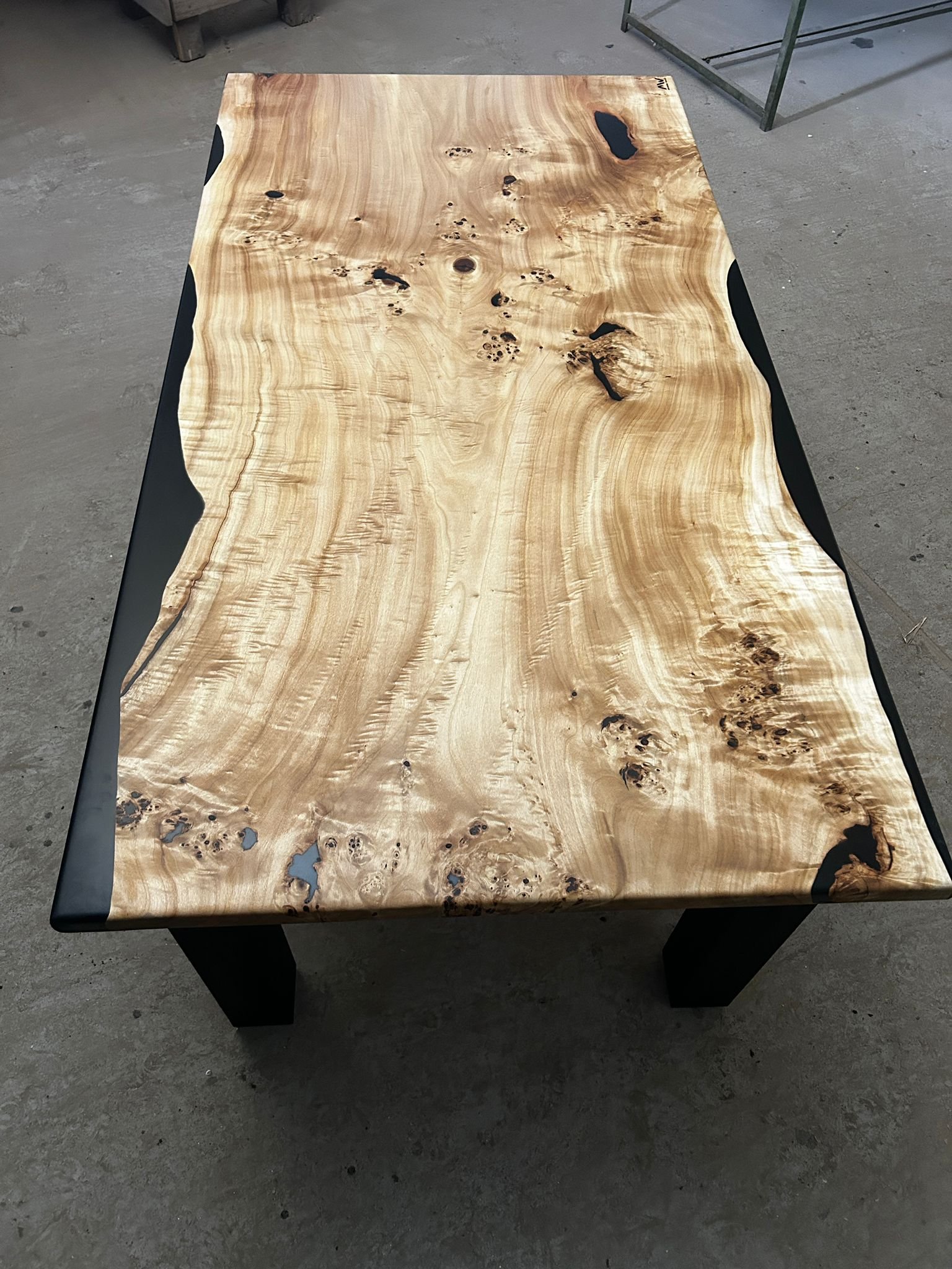 masa dn lemn masiv cu rasina