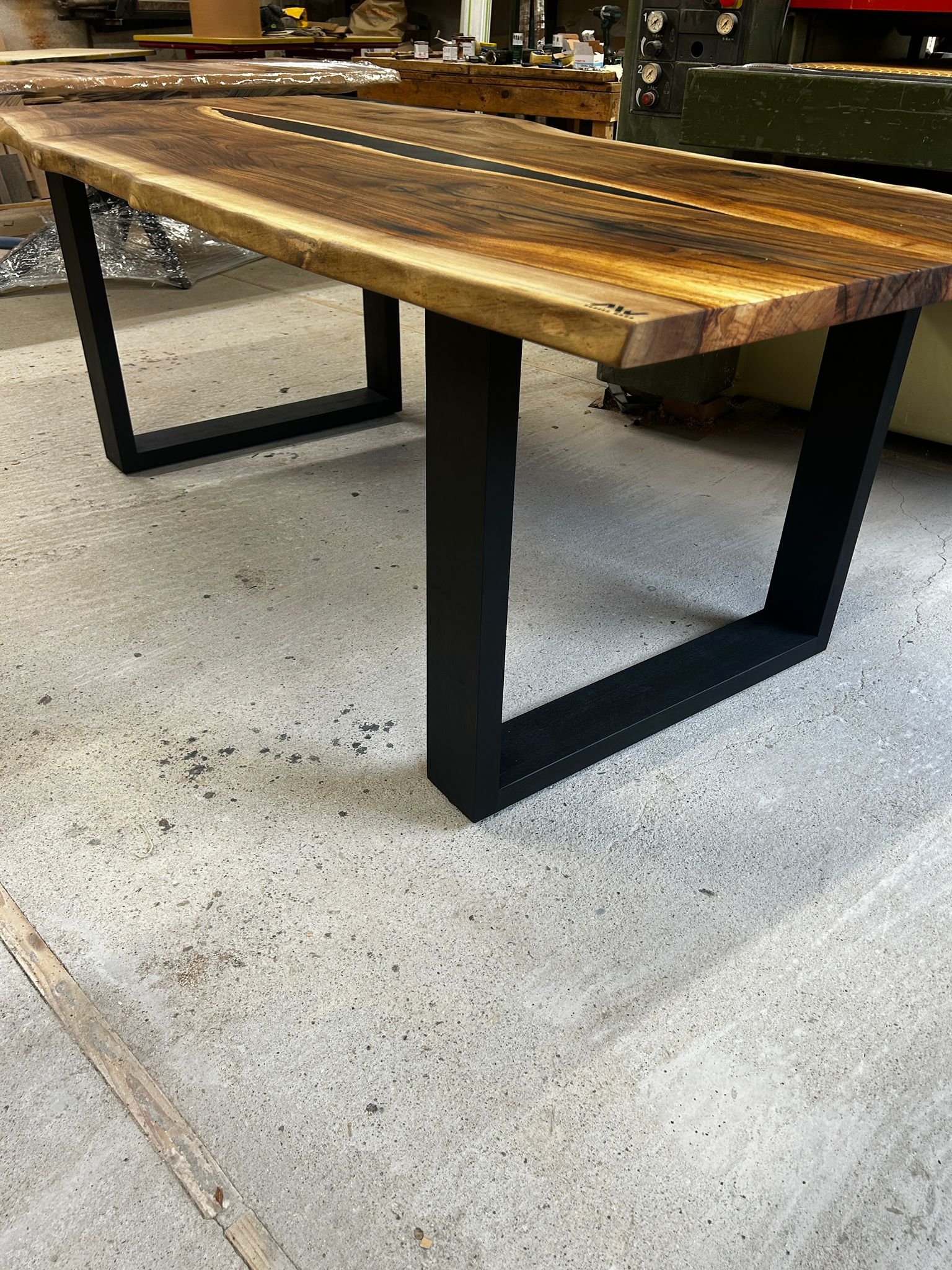 masa dn lemn masiv cu rasina