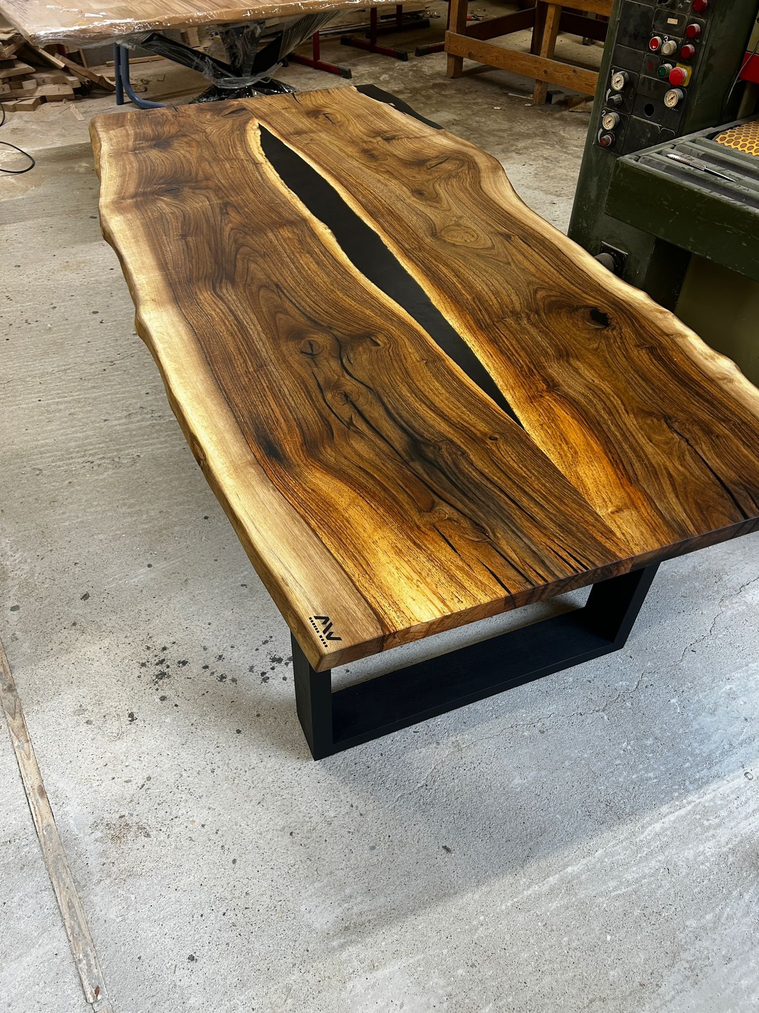 masa dn lemn masiv cu rasina