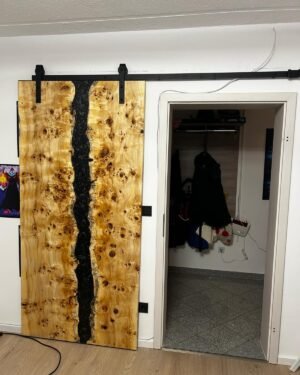 Ușa culisanta din lemn de plop bubos - MW24