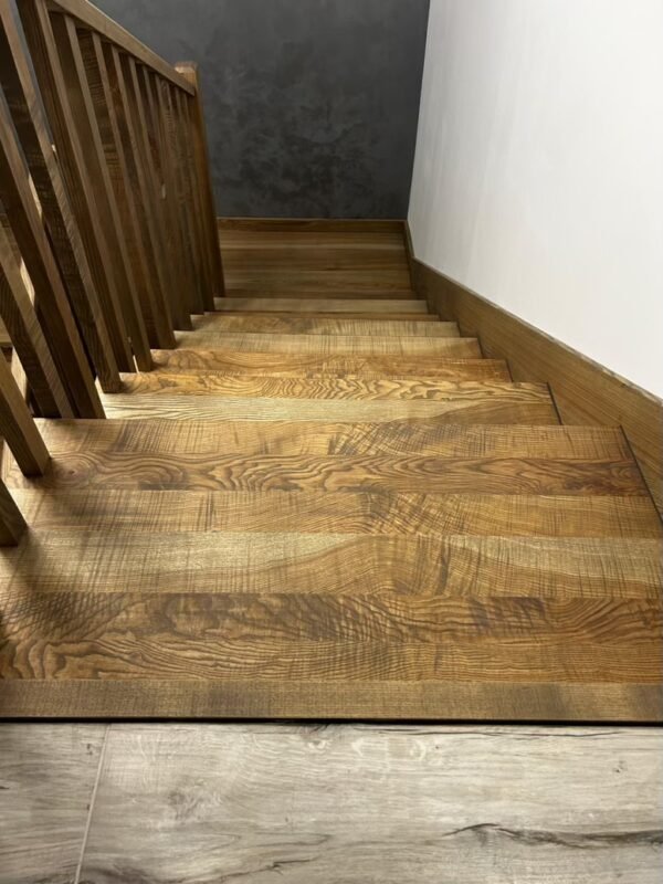 Trepte din lemn masiv - MW 26 - Calitate premium, durabilitate și design elegant